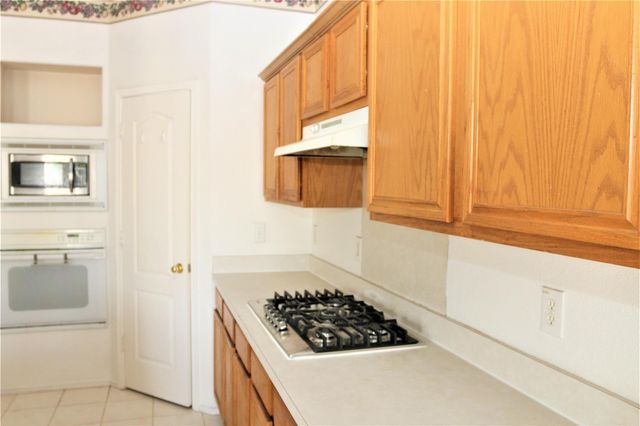4710 Lincolnshire Drive, Grand Prairie, TX 75052