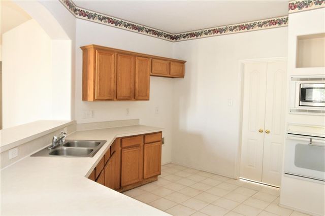 4710 Lincolnshire Drive, Grand Prairie, TX 75052