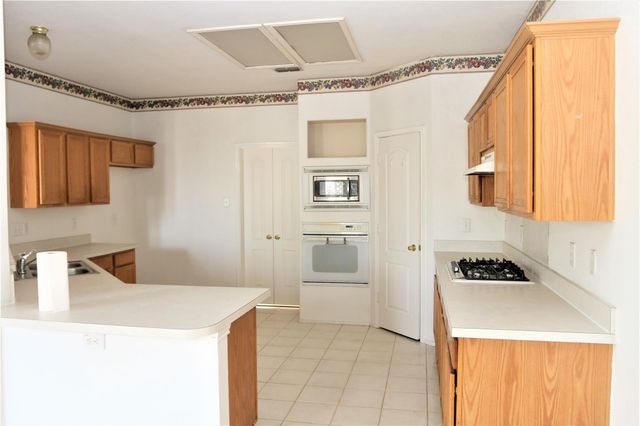 4710 Lincolnshire Drive, Grand Prairie, TX 75052