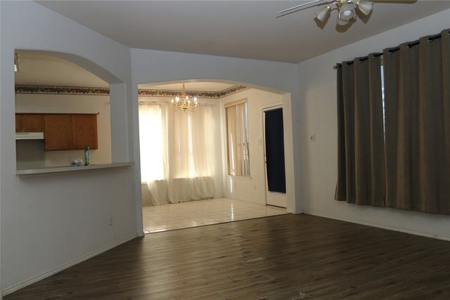 4710 Lincolnshire Drive, Grand Prairie, TX 75052
