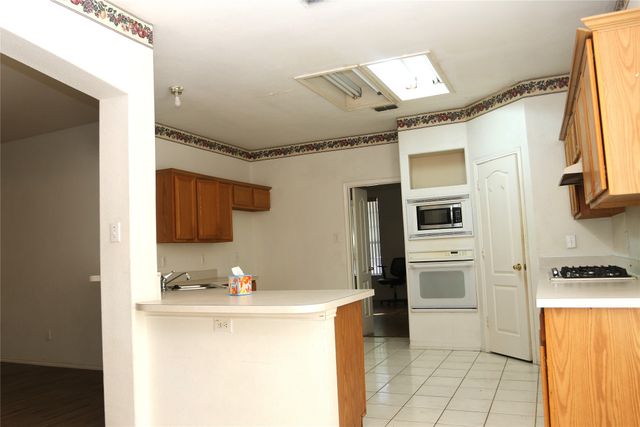 4710 Lincolnshire Drive, Grand Prairie, TX 75052