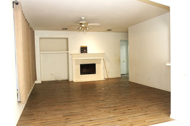 4710 Lincolnshire Drive, Grand Prairie, TX 75052