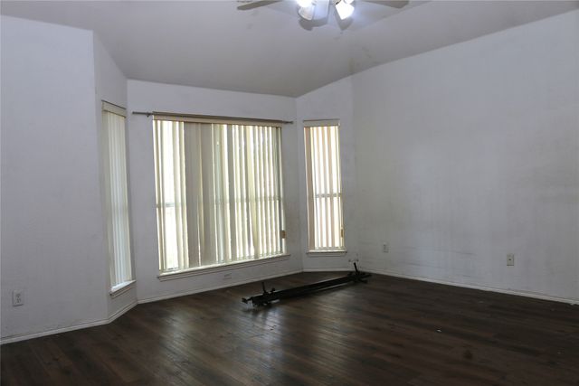 4710 Lincolnshire Drive, Grand Prairie, TX 75052