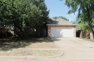 4710 Lincolnshire Drive, Grand Prairie, TX 75052