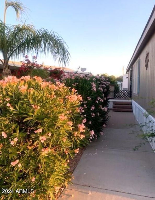 Image 2 of property listing at 1280 N Ironwood Drive 84, Apache Junction, AZ 85120