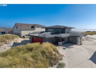118 Nw OCEANIA Dr, Waldport, OR 97394