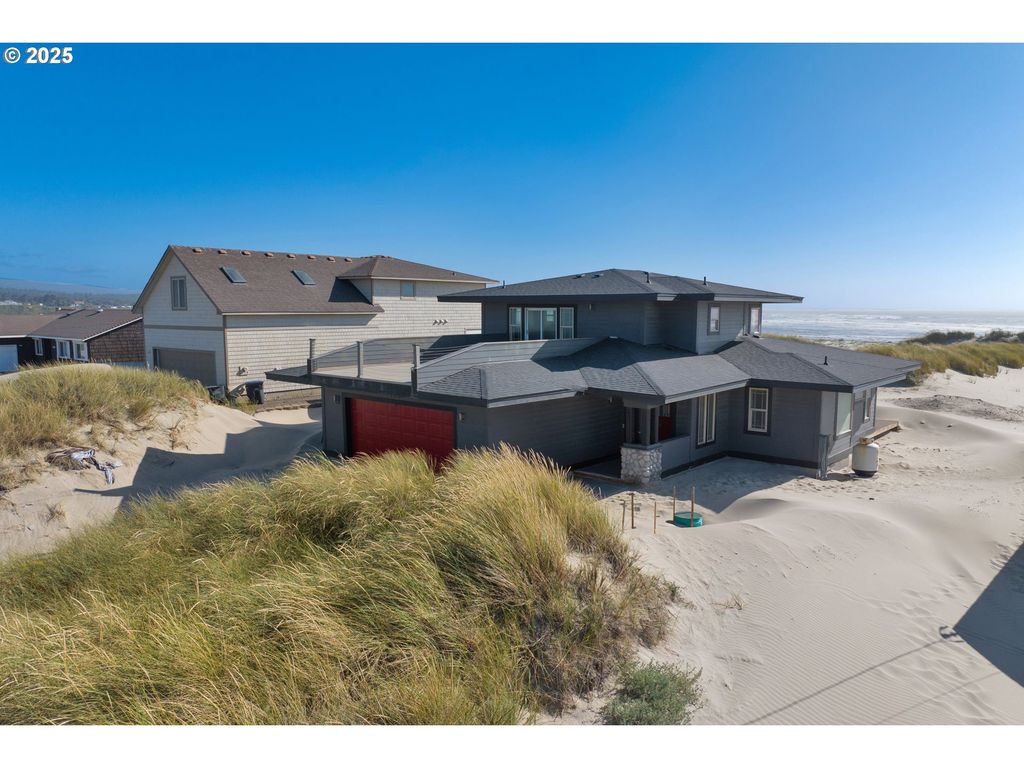 118 Nw OCEANIA Dr, Waldport, OR 97394