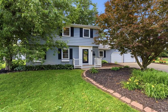 17 Sunset Circle, Bettendorf, IA 52722