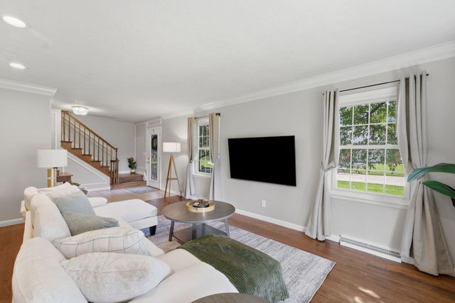 17 Sunset Circle, Bettendorf, IA 52722