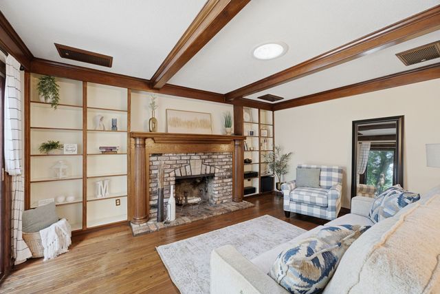 17 Sunset Circle, Bettendorf, IA 52722