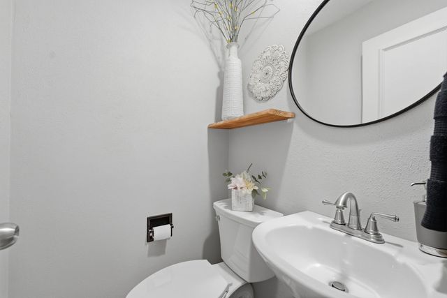 17 Sunset Circle, Bettendorf, IA 52722