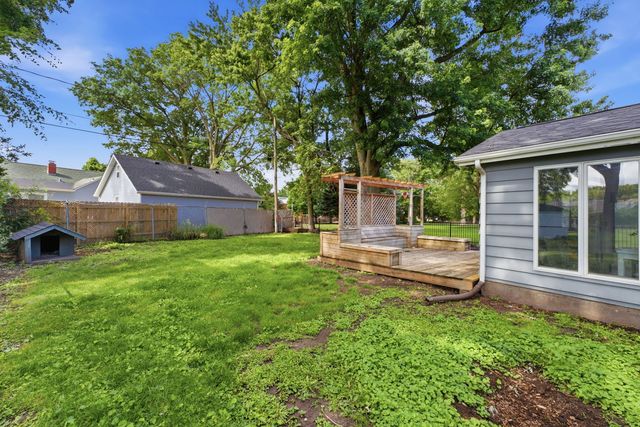 17 Sunset Circle, Bettendorf, IA 52722