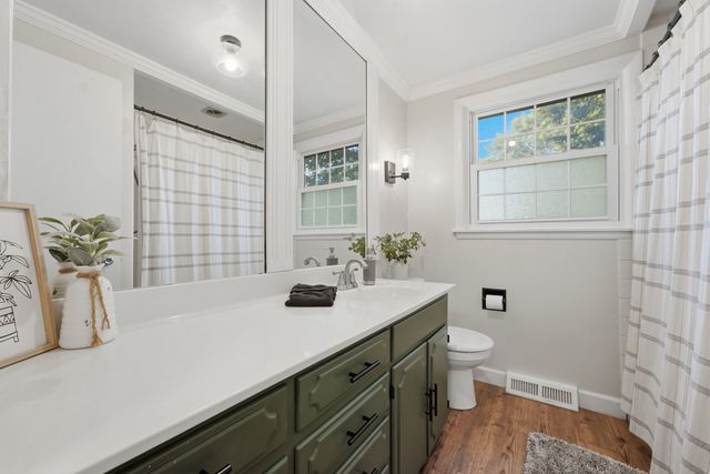 17 Sunset Circle, Bettendorf, IA 52722