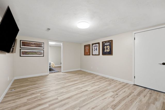 17 Sunset Circle, Bettendorf, IA 52722