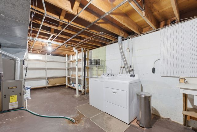 17 Sunset Circle, Bettendorf, IA 52722