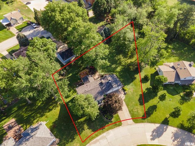 17 Sunset Circle, Bettendorf, IA 52722