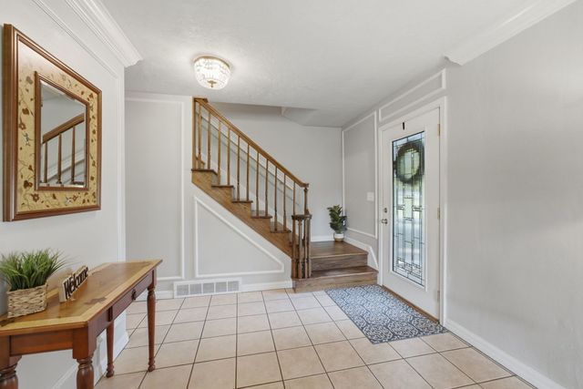 17 Sunset Circle, Bettendorf, IA 52722
