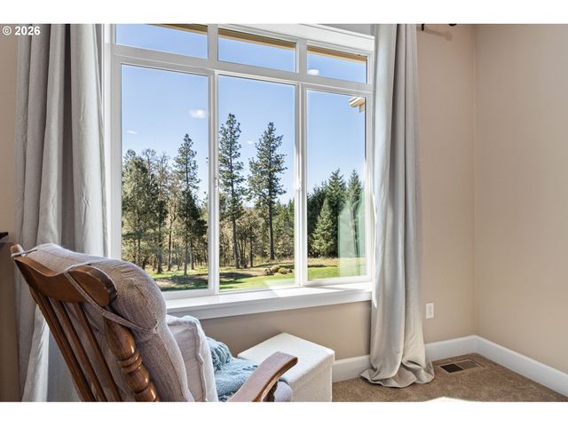 86404 BAILEY HILL Rd, Eugene, OR 97405