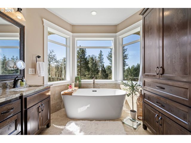 86404 BAILEY HILL Rd, Eugene, OR 97405