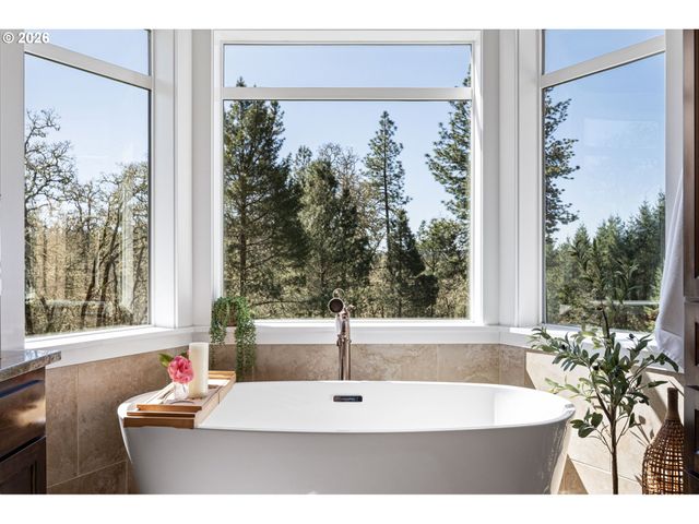 86404 BAILEY HILL Rd, Eugene, OR 97405