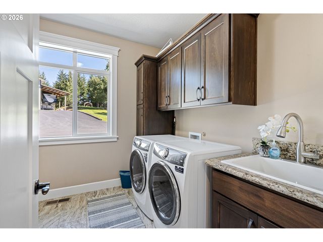 86404 BAILEY HILL Rd, Eugene, OR 97405