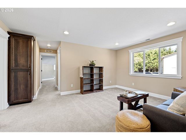 86404 BAILEY HILL Rd, Eugene, OR 97405