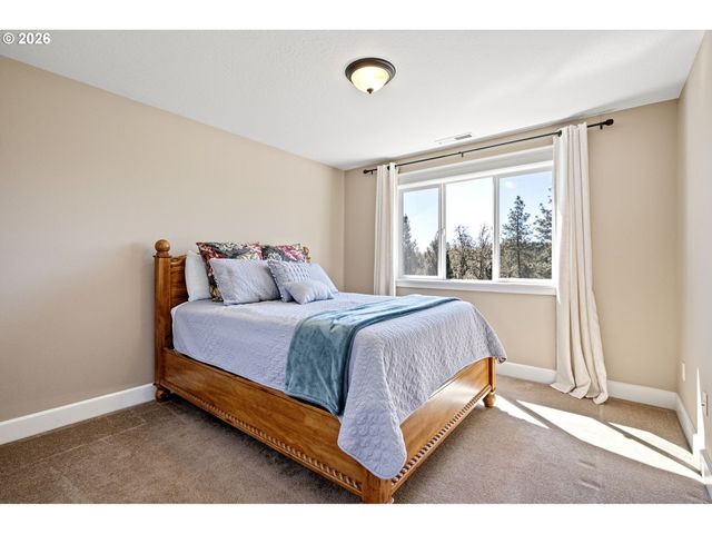 86404 BAILEY HILL Rd, Eugene, OR 97405