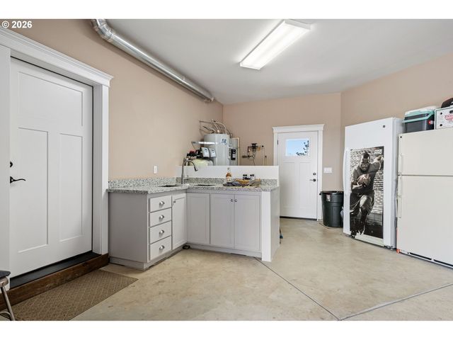 86404 BAILEY HILL Rd, Eugene, OR 97405