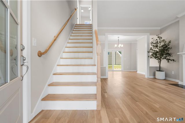 69 Cambridge Court, Simsbury, CT 06070