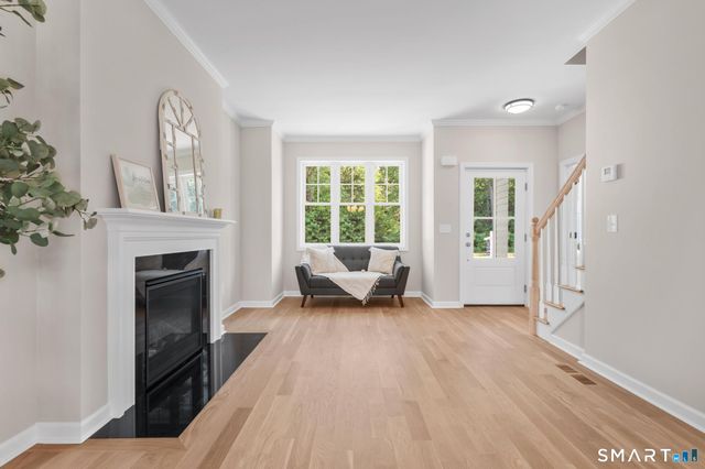 69 Cambridge Court, Simsbury, CT 06070