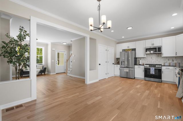 69 Cambridge Court, Simsbury, CT 06070