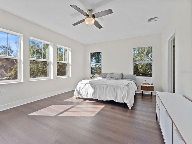 135 24TH AVENUE S, St Petersburg, FL 33705