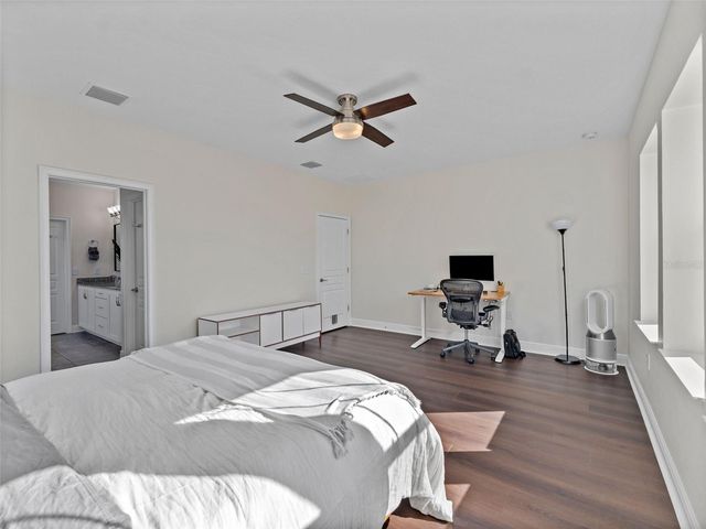 135 24TH AVENUE S, St Petersburg, FL 33705