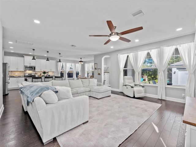 135 24TH AVENUE S, St Petersburg, FL 33705