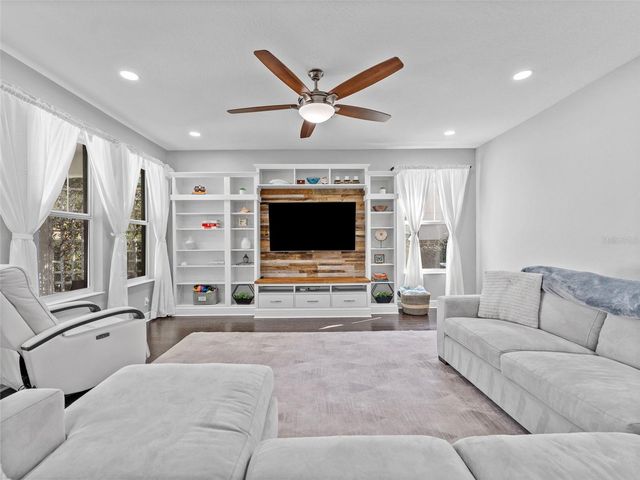 135 24TH AVENUE S, St Petersburg, FL 33705