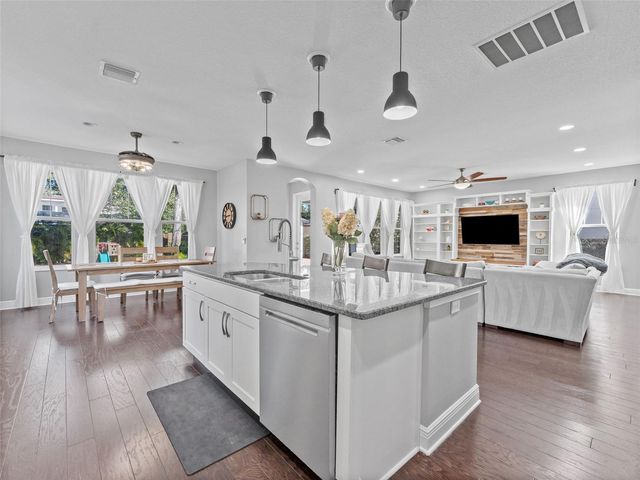 135 24TH AVENUE S, St Petersburg, FL 33705