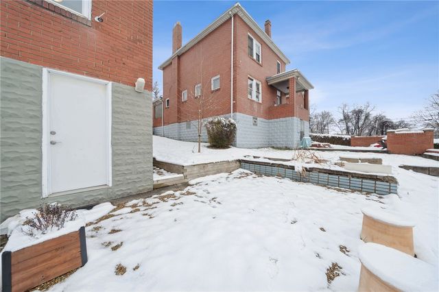 548 Ridge Ave, E Pittsburgh, PA 15112