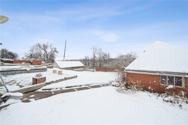 548 Ridge Ave, E Pittsburgh, PA 15112