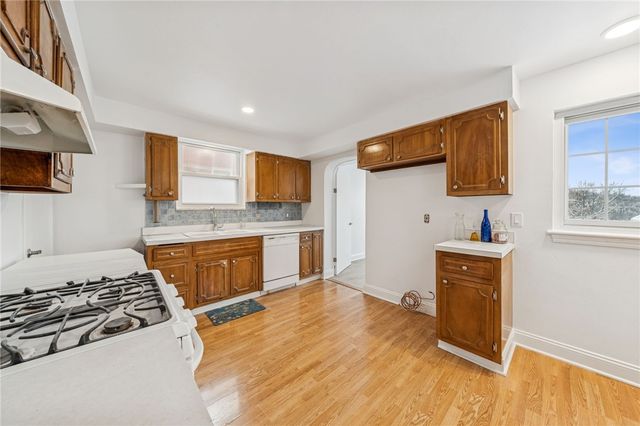 548 Ridge Ave, E Pittsburgh, PA 15112