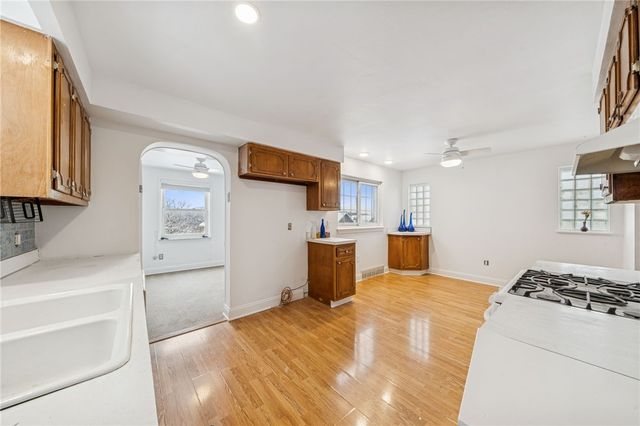 548 Ridge Ave, E Pittsburgh, PA 15112