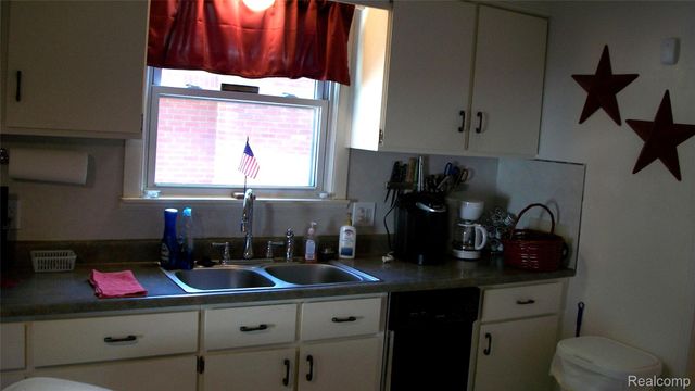 6528 Winona Street, Allen Park, MI 48101