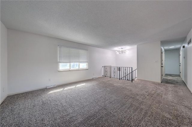 407 SE Moreland School Road, Blue Springs, MO 64014