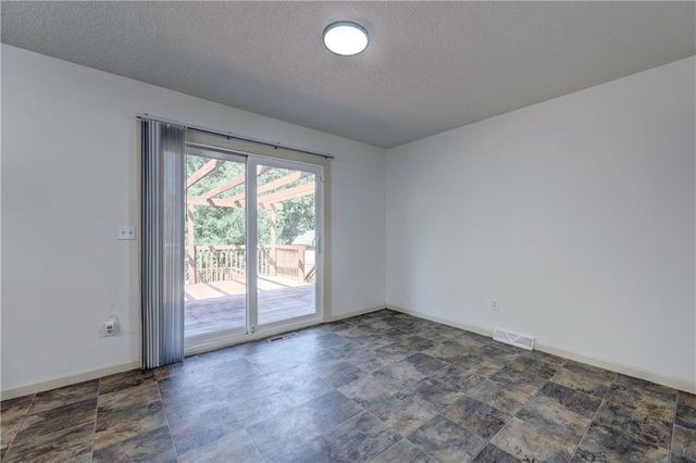 407 SE Moreland School Road, Blue Springs, MO 64014