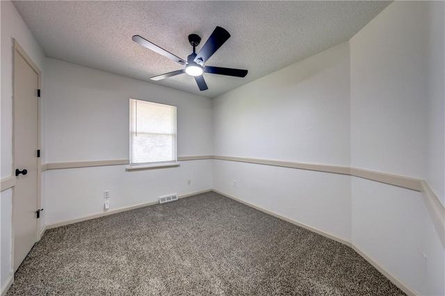 407 SE Moreland School Road, Blue Springs, MO 64014