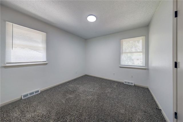 407 SE Moreland School Road, Blue Springs, MO 64014