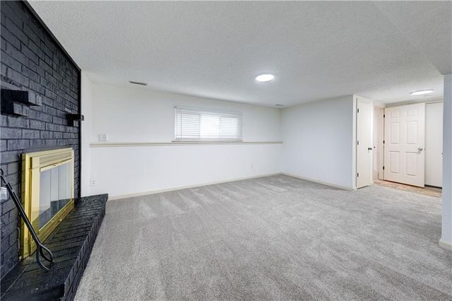 407 SE Moreland School Road, Blue Springs, MO 64014