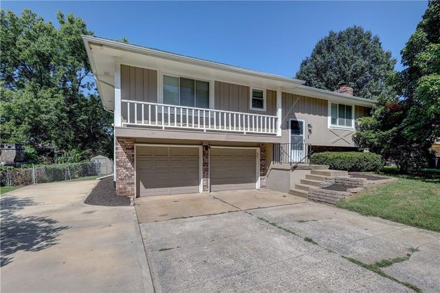 407 SE Moreland School Road, Blue Springs, MO 64014