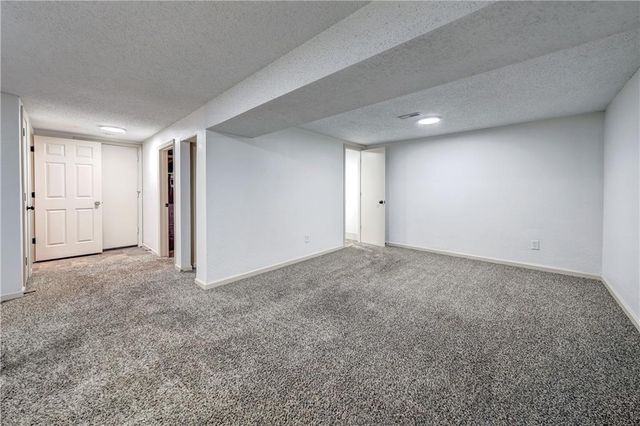407 SE Moreland School Road, Blue Springs, MO 64014