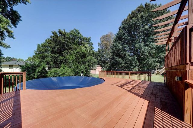407 SE Moreland School Road, Blue Springs, MO 64014