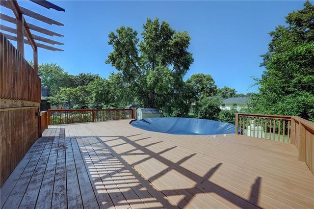 407 SE Moreland School Road, Blue Springs, MO 64014
